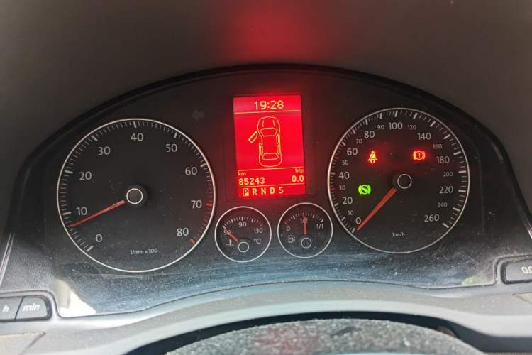Used Volkswagen Sagitar 2010 1.4 TSI Automatic Tech Edition Instrument Cluster