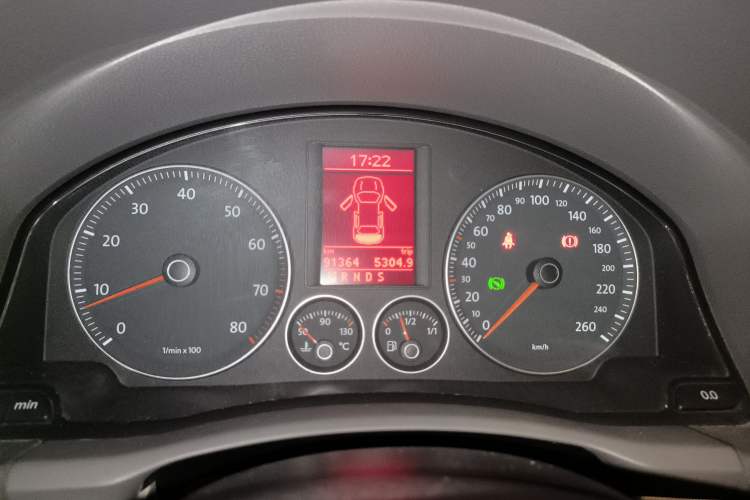 Used Volkswagen Sagitar 2010 1.4 TSI Automatic Tech Edition Instrument Cluster