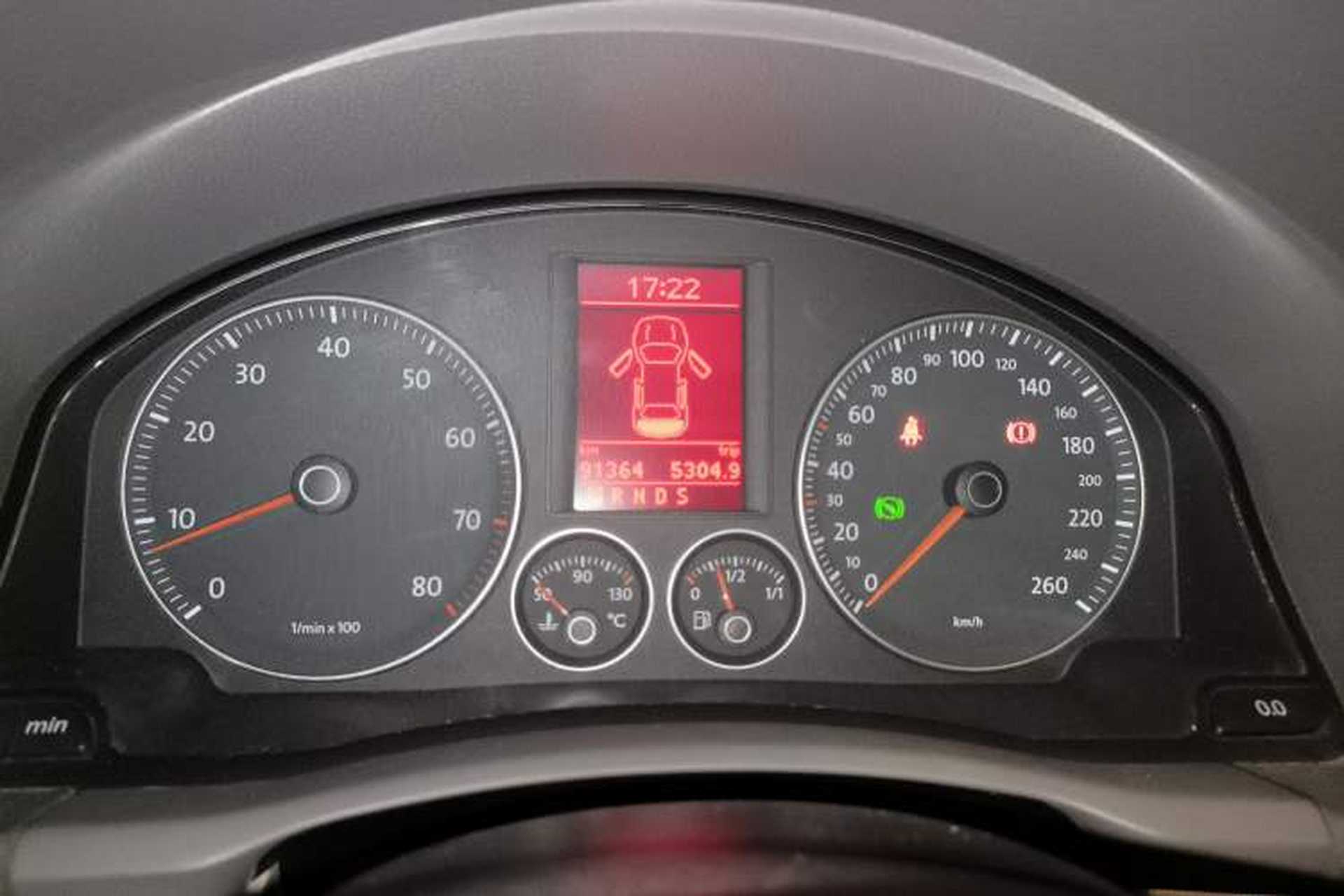 Used Volkswagen Sagitar 2010 1.4 TSI Automatic Tech Edition Instrument Cluster