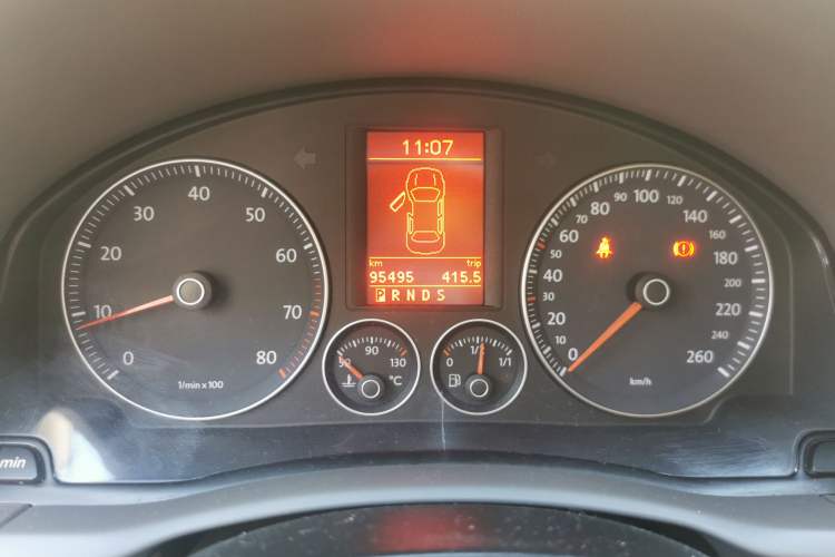 Used Volkswagen Sagitar 2010 1.4 TSI Automatic Luxury Model Instrument Cluster