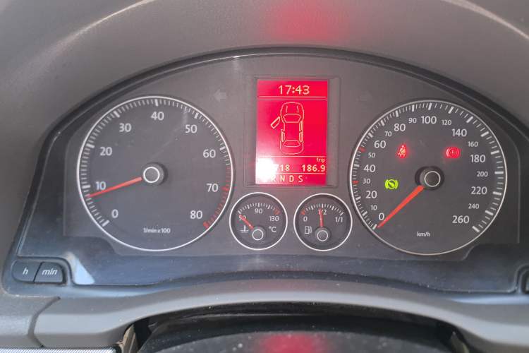 Used Volkswagen Sagitar 2010 1.4 TSI Automatic Luxury Model Instrument Cluster