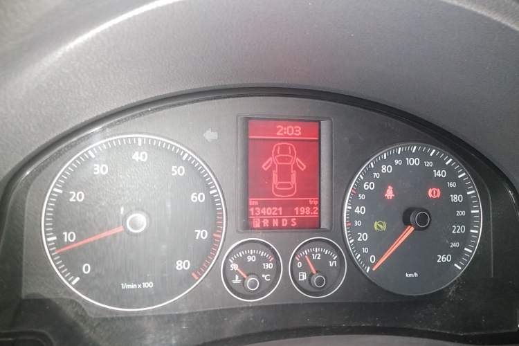 Used Volkswagen Sagitar 2010 1.4 TSI Automatic Tech Edition Instrument Cluster