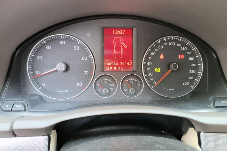 Used Volkswagen Sagitar 2010 1.4 TSI Automatic Tech Edition Instrument Cluster