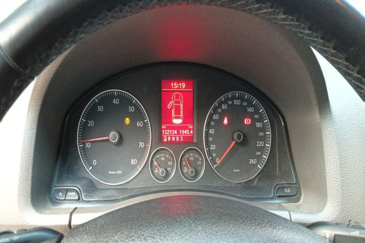 Used Volkswagen Sagitar 2010 1.4 TSI Automatic Luxury Model Instrument Cluster