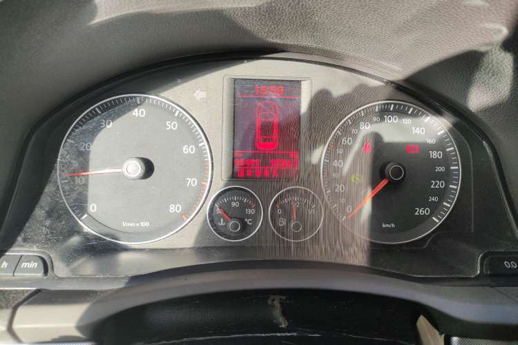 Used Volkswagen Sagitar 2010 1.4 TSI Automatic Tech Edition Instrument Cluster