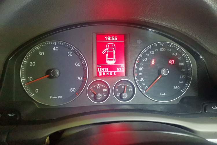 Used Volkswagen Sagitar 2010 1.4 TSI Automatic Tech Edition Instrument Cluster