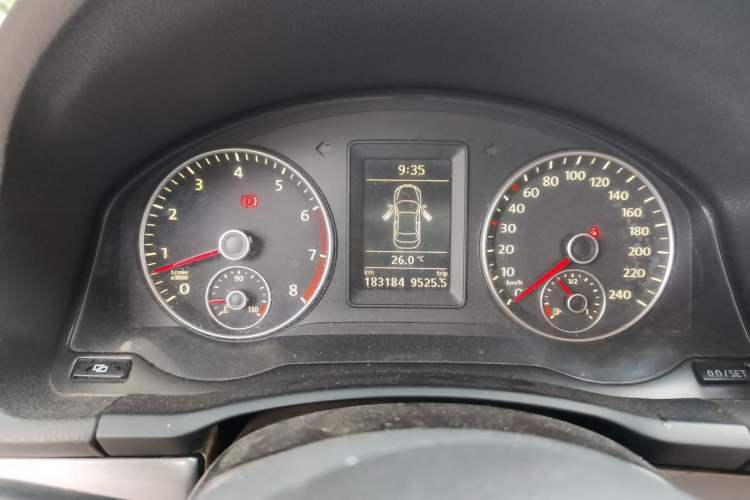 Used Volkswagen Sagitar 2010 1.4 TSI Manual Tech Model Instrument Cluster