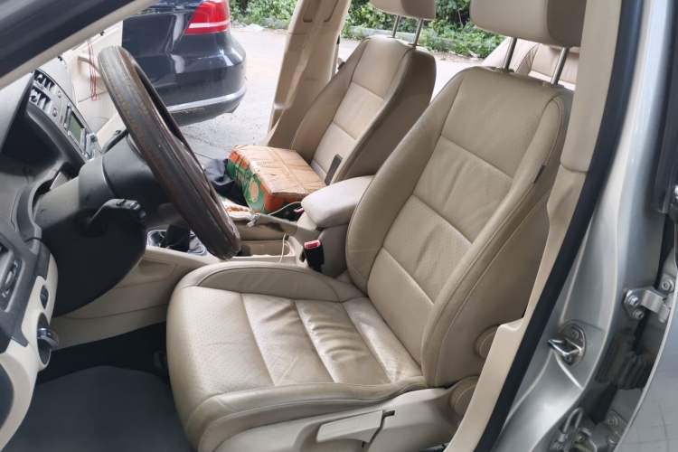 Used Volkswagen Sagitar 2010 1.4 TSI Manual Luxury Model Left Front Seat