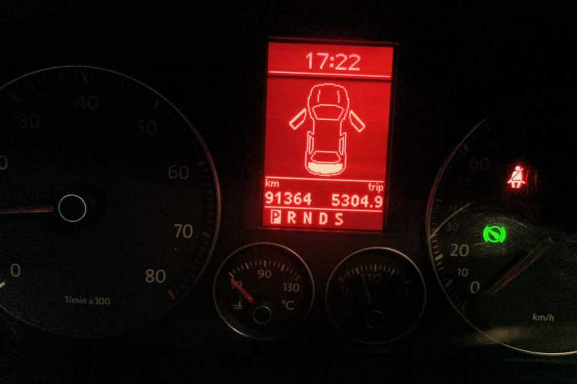 Used Volkswagen Sagitar 2010 1.4 TSI Automatic Tech Edition Odometer Close Up