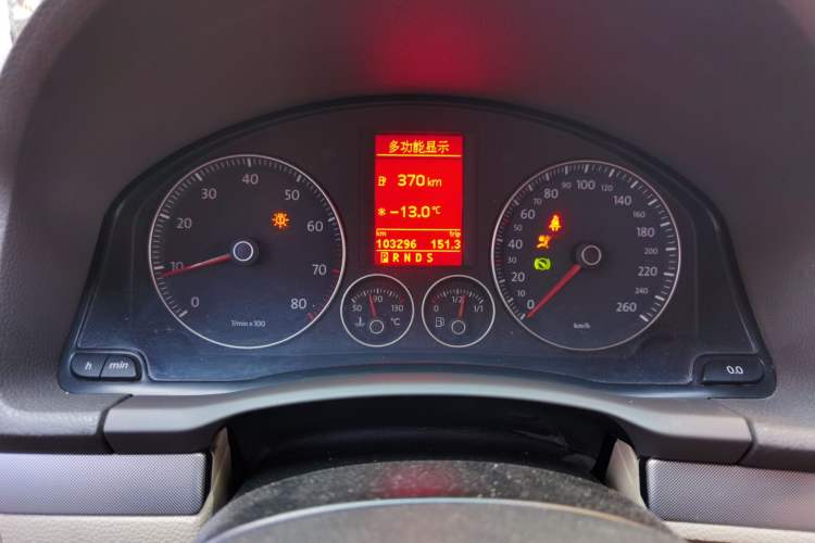 Used Volkswagen Sagitar 2010 1.4 TSI Automatic Tech Edition Odometer Close Up