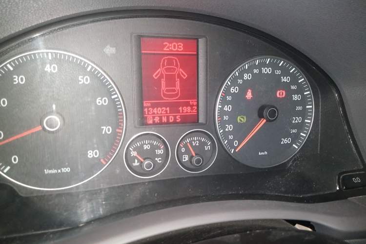 Used Volkswagen Sagitar 2010 1.4 TSI Automatic Tech Edition Odometer Close Up