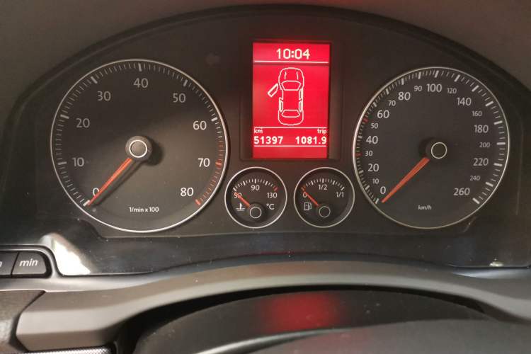 Used Volkswagen Sagitar 2010 1.4 TSI Automatic Tech Edition Odometer Close Up