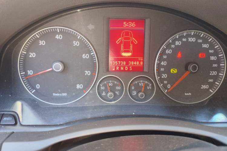 Used Volkswagen Sagitar 2010 1.4 TSI Automatic Luxury Model Odometer Close Up