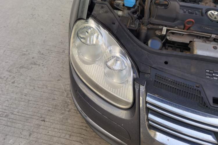 Used Volkswagen Sagitar 2010 1.4 TSI Automatic Tech Edition Right Front Headlight