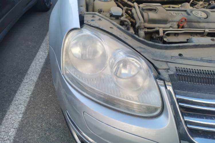 Used Volkswagen Sagitar 2010 1.4 TSI Automatic Luxury Model Right Front Headlight