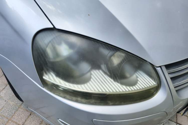 Used Volkswagen Sagitar 2010 1.4 TSI Manual Luxury Model Right Front Headlight