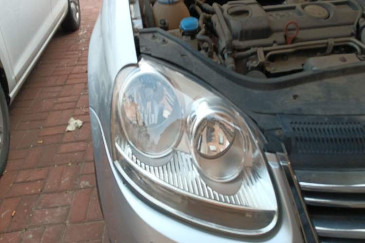 Used Volkswagen Sagitar 2010 1.4 TSI Automatic Luxury Model Right Front Headlight