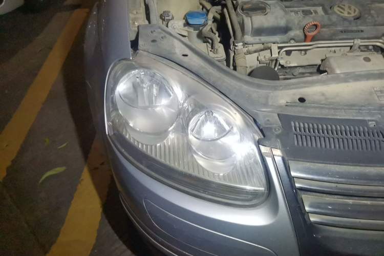 Used Volkswagen Sagitar 2010 1.4 TSI Automatic Tech Edition Right Front Headlight