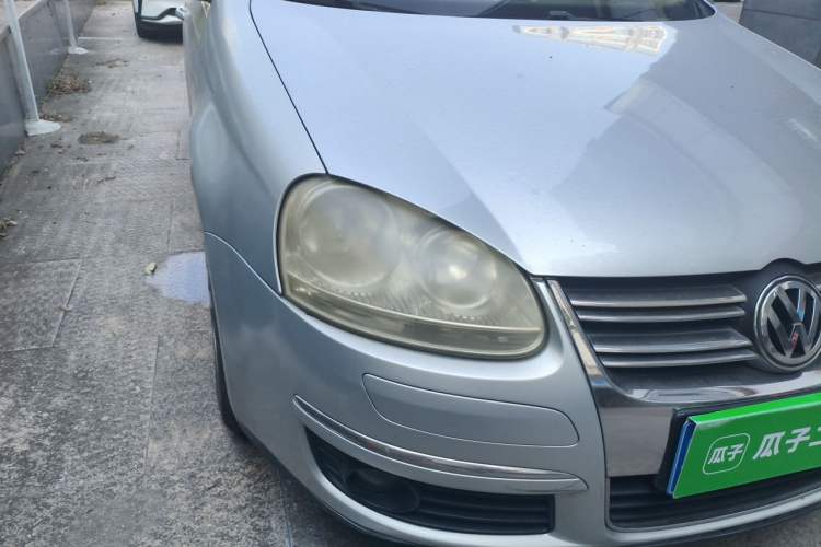 Used Volkswagen Sagitar 2010 1.4 TSI Automatic Luxury Model Right Front Headlight