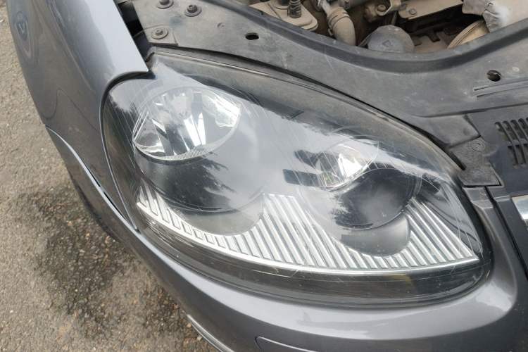 Used Volkswagen Sagitar 2010 1.4 TSI Manual Tech Model Right Front Headlight