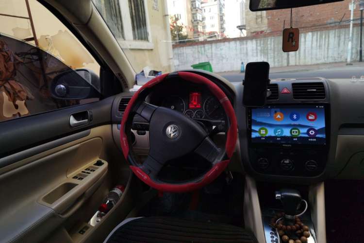 Used Volkswagen Sagitar 2010 1.4 TSI Automatic Tech Edition Steering Wheel