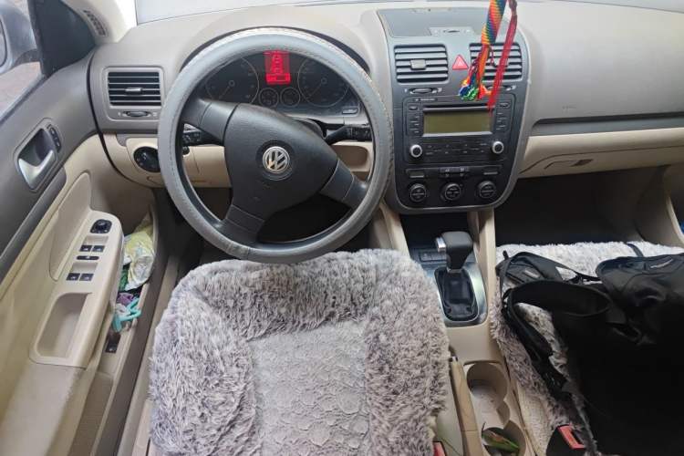 Used Volkswagen Sagitar 2010 1.4 TSI Automatic Tech Edition Steering Wheel