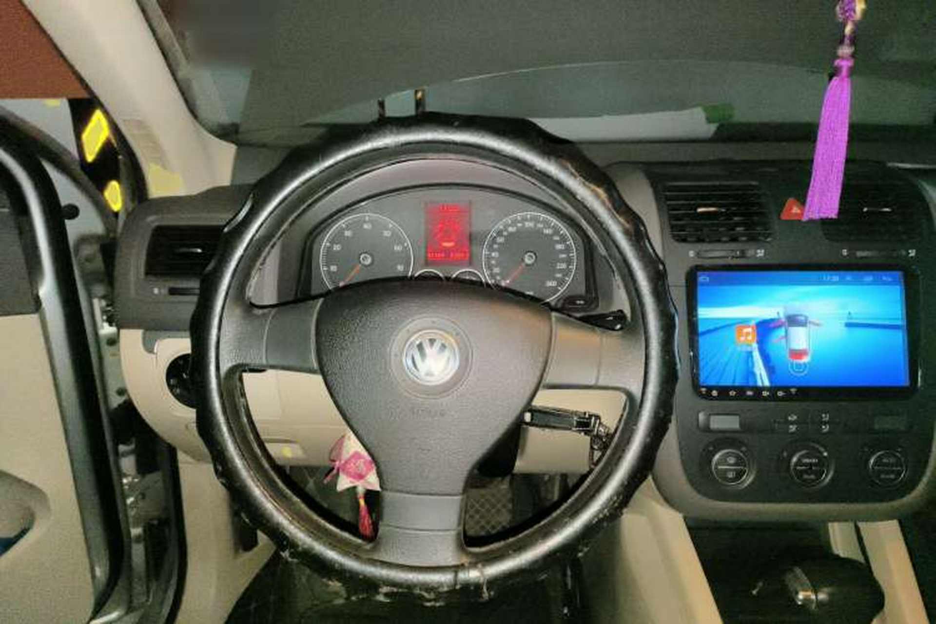 Used Volkswagen Sagitar 2010 1.4 TSI Automatic Tech Edition Steering Wheel