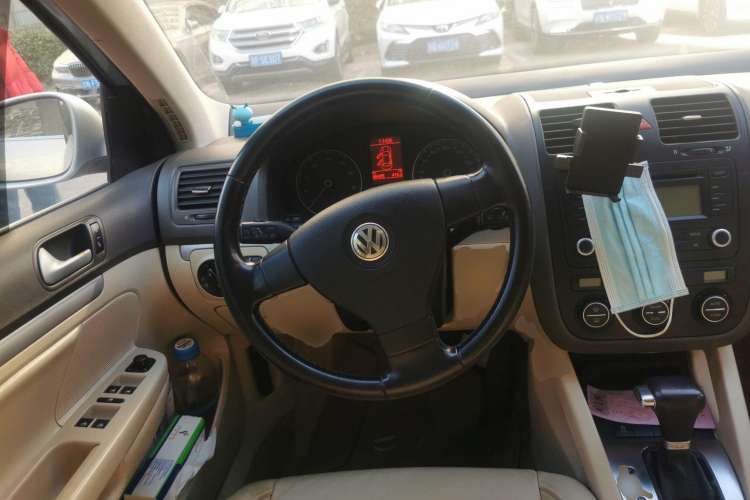 Used Volkswagen Sagitar 2010 1.4 TSI Automatic Luxury Model Steering Wheel