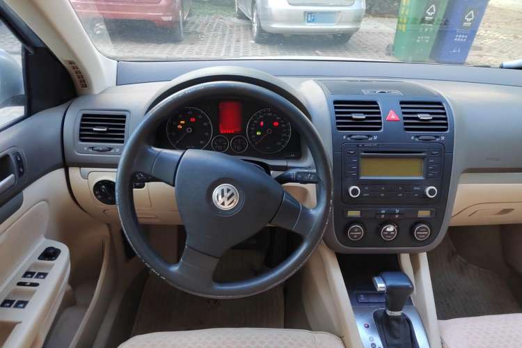 Used Volkswagen Sagitar 2010 1.4 TSI Automatic Tech Edition Steering Wheel