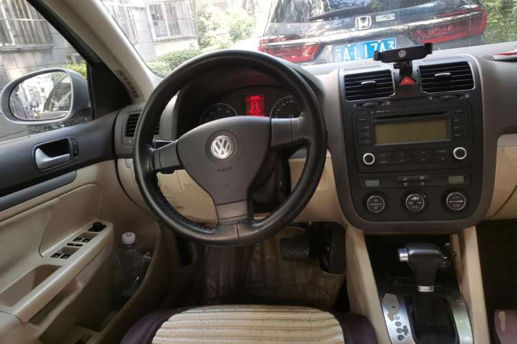 Used Volkswagen Sagitar 2010 1.4 TSI Automatic Tech Edition Steering Wheel