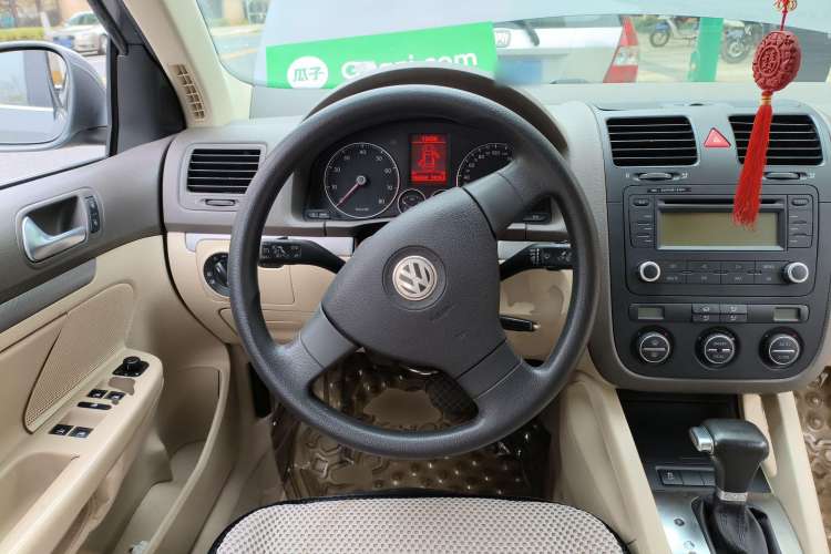 Used Volkswagen Sagitar 2010 1.4 TSI Automatic Tech Edition Steering Wheel