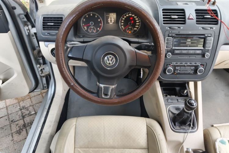 Used Volkswagen Sagitar 2010 1.4 TSI Manual Luxury Model Steering Wheel