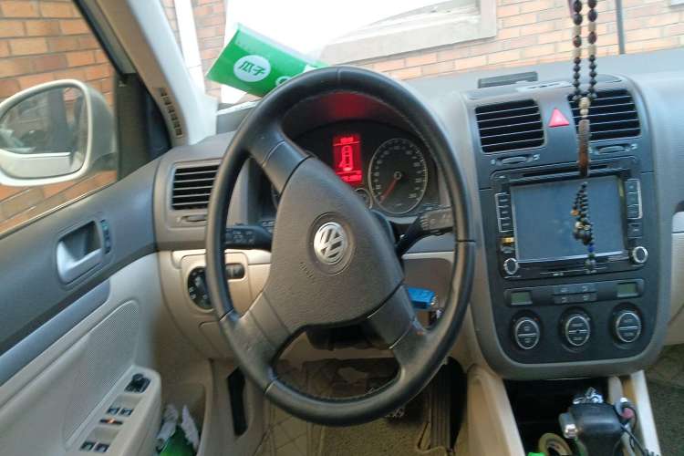 Used Volkswagen Sagitar 2010 1.4 TSI Automatic Luxury Model Steering Wheel