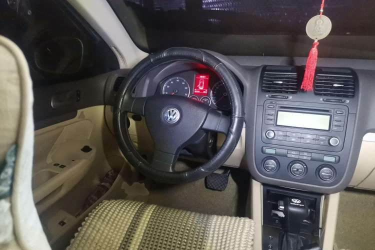Used Volkswagen Sagitar 2010 1.4 TSI Automatic Tech Edition Steering Wheel