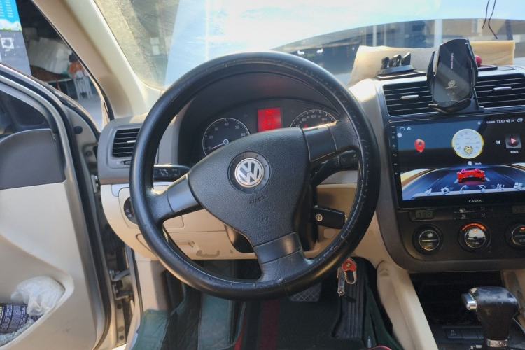 Used Volkswagen Sagitar 2010 1.4 TSI Automatic Luxury Model Steering Wheel