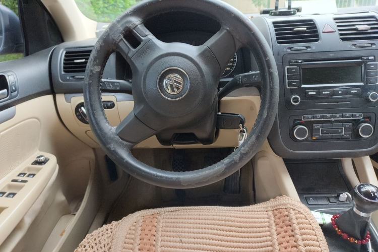 Used Volkswagen Sagitar 2010 1.4 TSI Manual Tech Model Steering Wheel