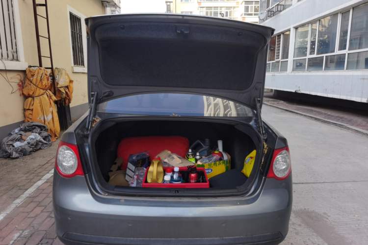 Used Volkswagen Sagitar 2010 1.4 TSI Automatic Tech Edition Trunk