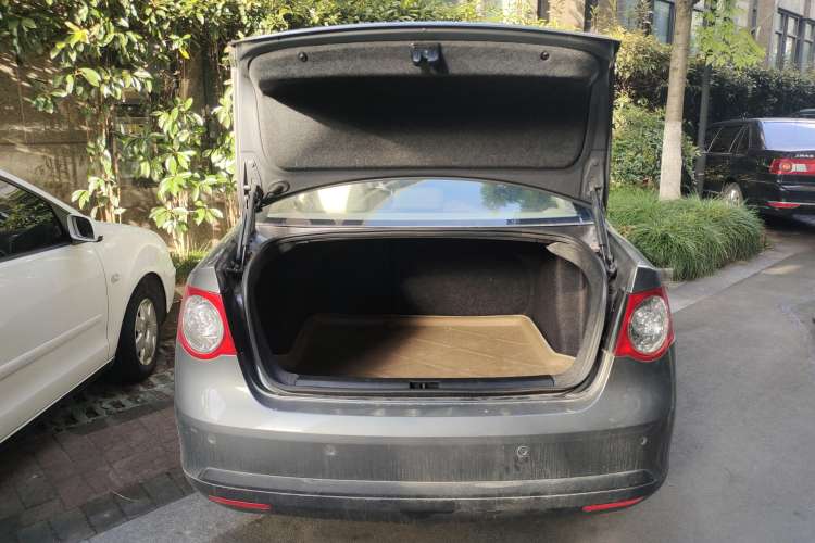 Used Volkswagen Sagitar 2010 1.4 TSI Automatic Tech Edition Trunk