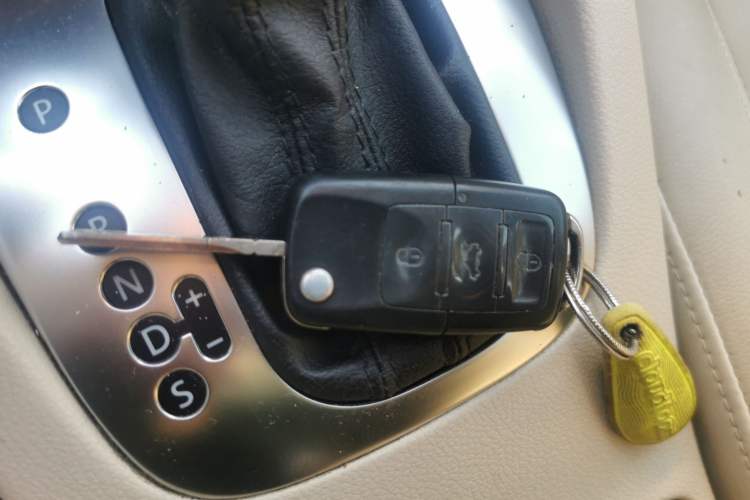 Used Volkswagen Sagitar 2010 1.4 TSI Automatic Luxury Model Vehicle Key