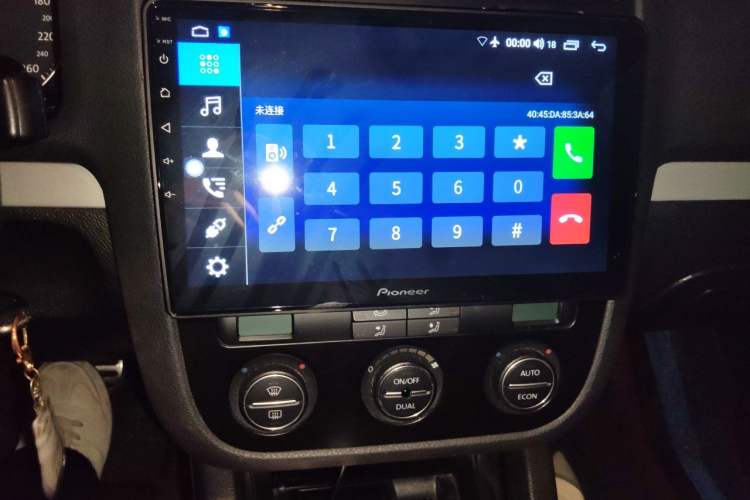 Used Volkswagen Sagitar 2010 1.8TSI Automatic Champion Edition Audio And AC Panel
