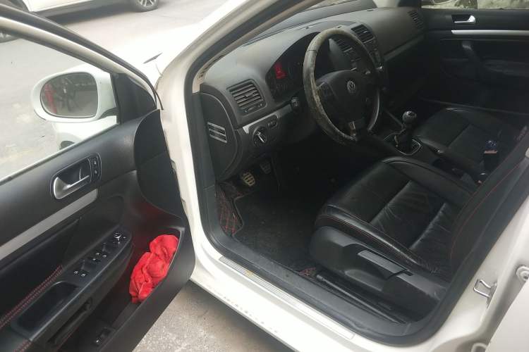 Used Volkswagen Sagitar 2010 1.8TSI Manual Champion Edition Driver Seat