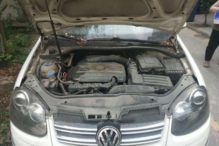 Used Volkswagen Sagitar 2010 1.8TSI Manual Champion Edition Engine Bay