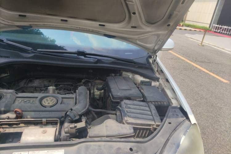 Used Volkswagen Sagitar 2010 1.4 TSI Automatic Tech Edition Engine Bay Left