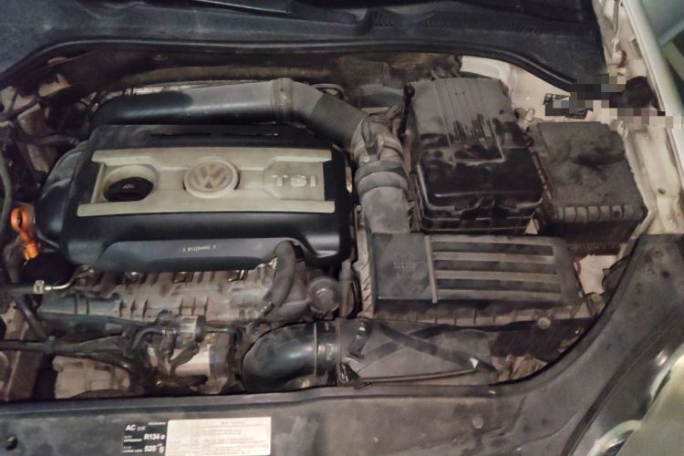 Used Volkswagen Sagitar 2010 1.8TSI Automatic Champion Edition Engine Bay Left