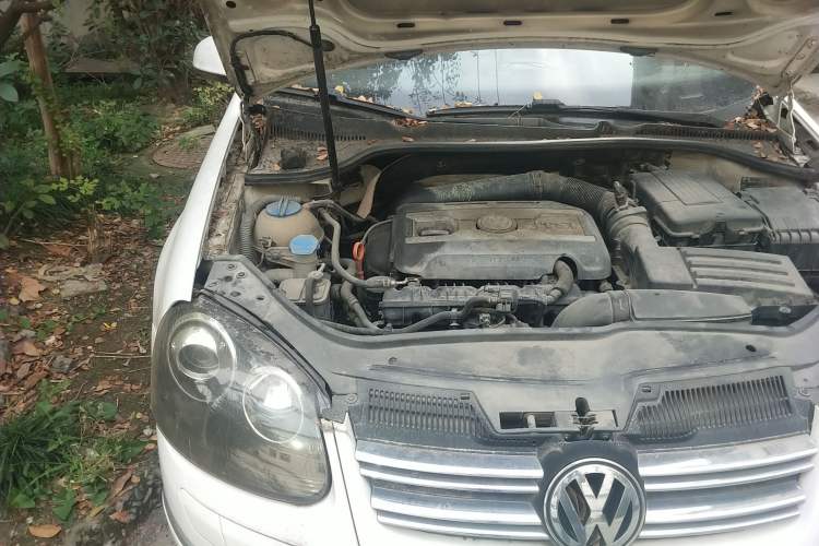 Used Volkswagen Sagitar 2010 1.8TSI Manual Champion Edition Engine Bay Right