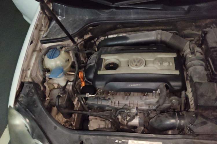 Used Volkswagen Sagitar 2010 1.8TSI Automatic Champion Edition Engine Bay Right