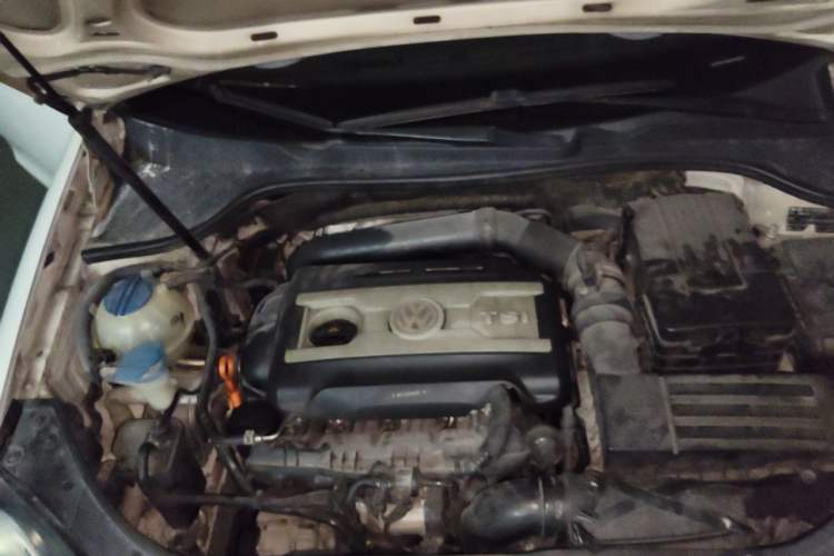 Used Volkswagen Sagitar 2010 1.8TSI Automatic Champion Edition Engine Bay