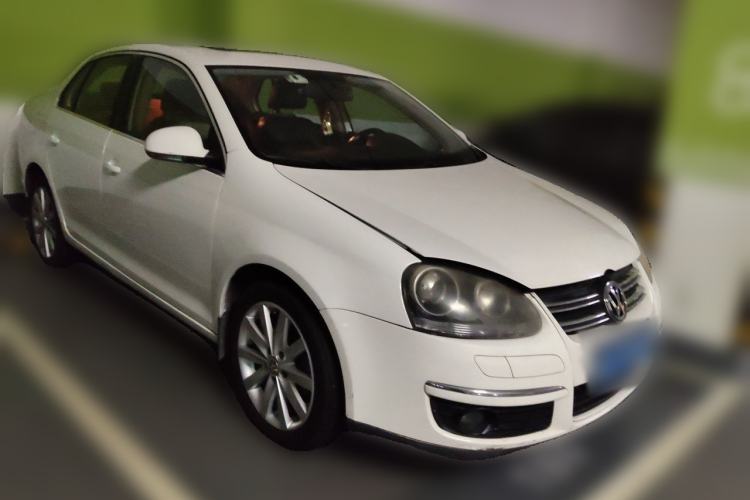 Used Volkswagen Sagitar 2010 1.8TSI Automatic Champion Edition Front Right 45 Deg