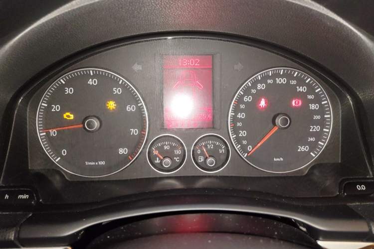Used Volkswagen Sagitar 2010 1.8TSI Automatic Champion Edition Instrument Cluster