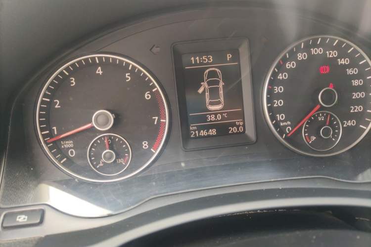 Used Volkswagen Sagitar 2010 1.4 TSI Automatic Tech Edition Odometer Close Up